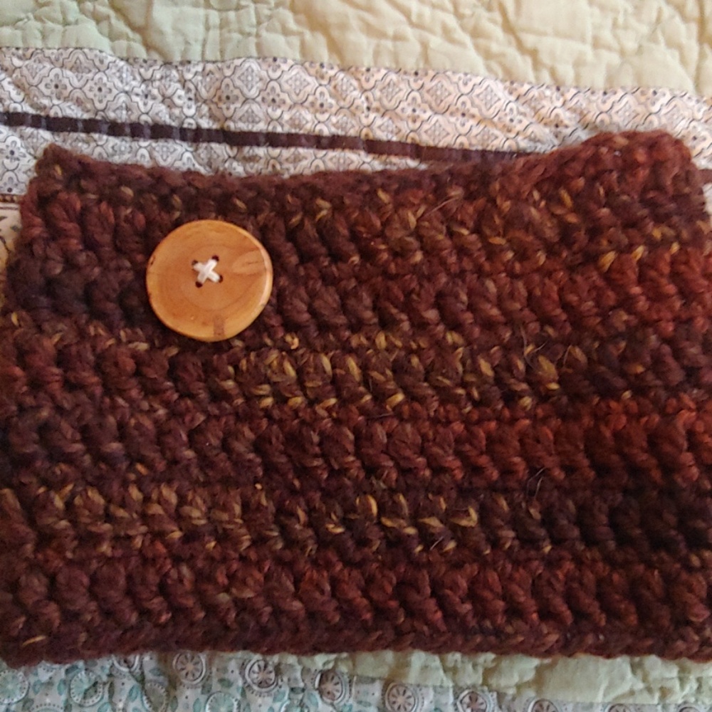 Chunky brown neck cowl